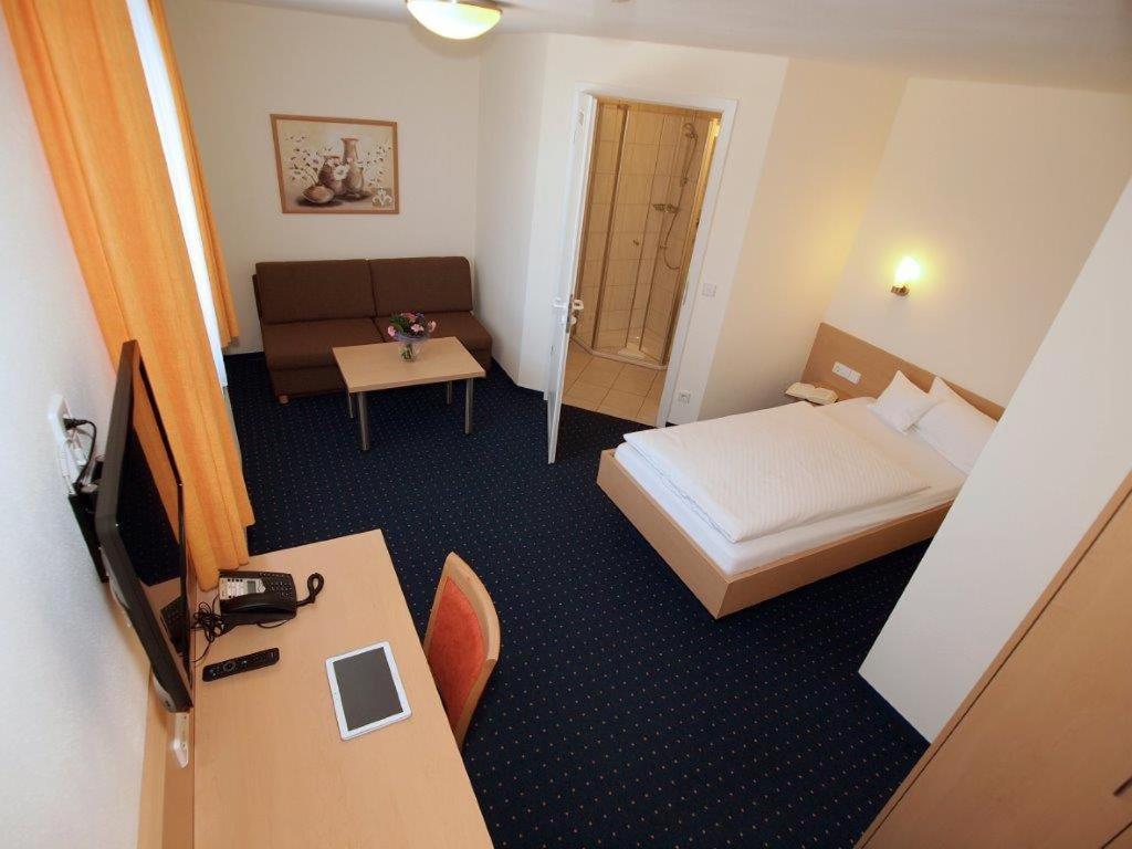 Hotel Gasthof Schuetzen Laupheim Room photo